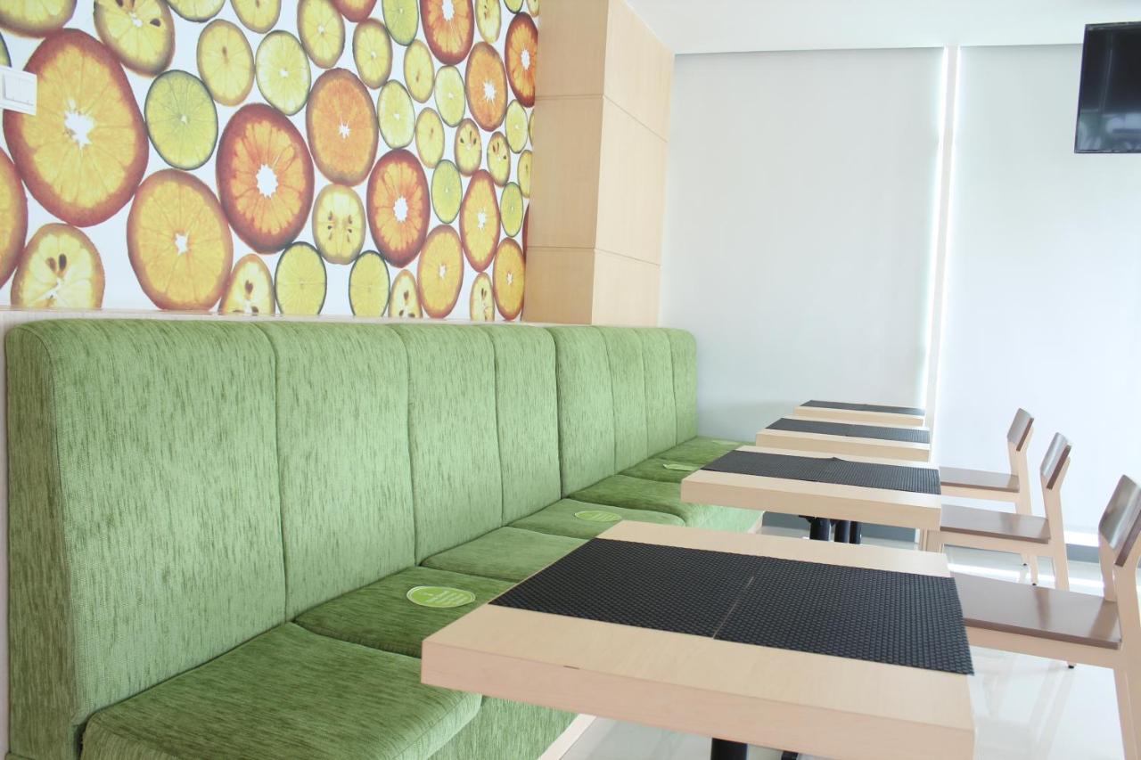 Zest Parang Raja Solo By Swiss-Belhotel International Bonorejo Exterior photo